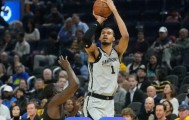 英超直播-半场 文班21+11 福克斯12分 马刺天王山59:47森林狼 华子低迷8分